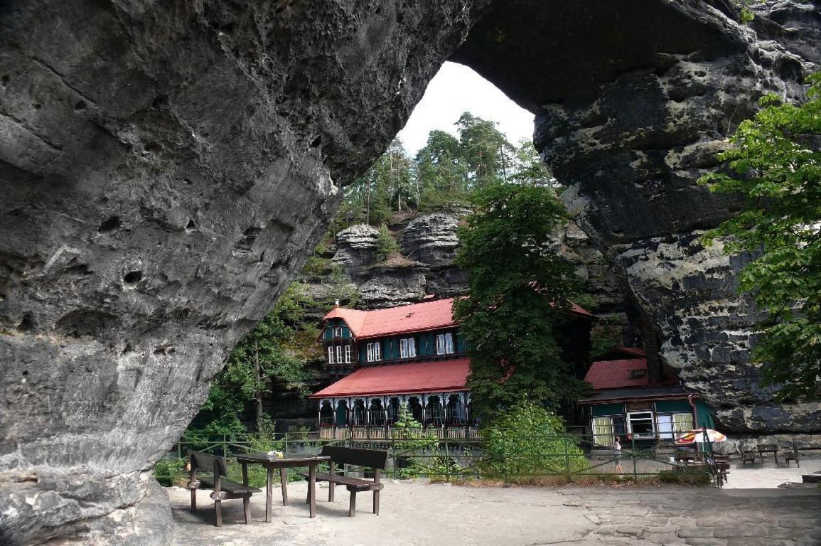 Pension-Restaurace Lugano Hřensko Exteriér fotografie